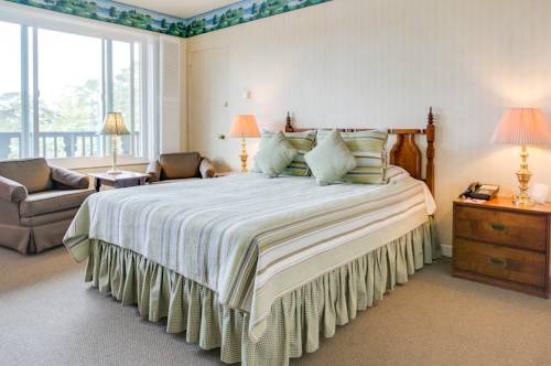 Sleep in charming old world luxury at Hofsas House in Carmel-by-the-Sea, California. (Photo: checkinly.com)
