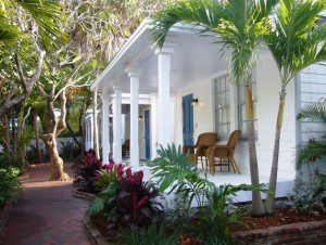 The courtyard cabins at the Lighthouse Court Inn in Key West, Florida. (Photo: http://www.historickeywestinns.com)