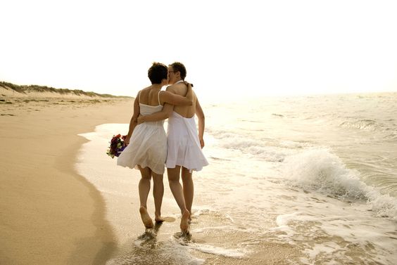 Lesbian brides walk along the beach in Provincetown, Massachusetts. (Photo: Pinterest.com)