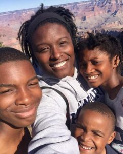 Christina Benton, center, with her kids, left to right, Joshua, 13, Nathaniel, 6, and Averie, 10. (Photo: Courtesy of Nomadic Mama of 3)