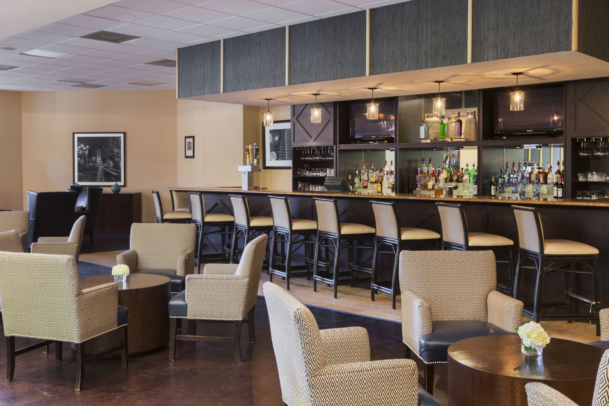 Sixty South Bar at the DoubleTree by Hilton Orlando Downtown